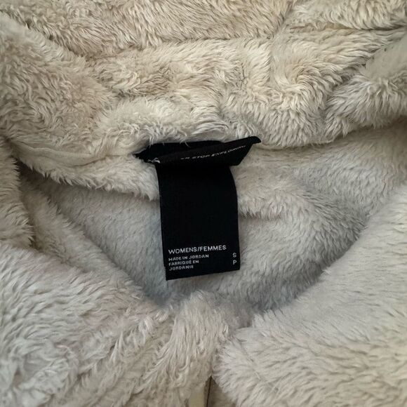 The North Face fuzzy jacket size small - Picture 3 of 4